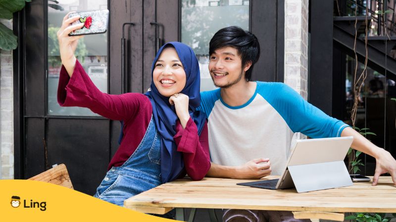 말레이어 사랑해 02 셀피 찍는 남녀 커플
I love you in Malay 02 A man and woman couple taking a selfie
