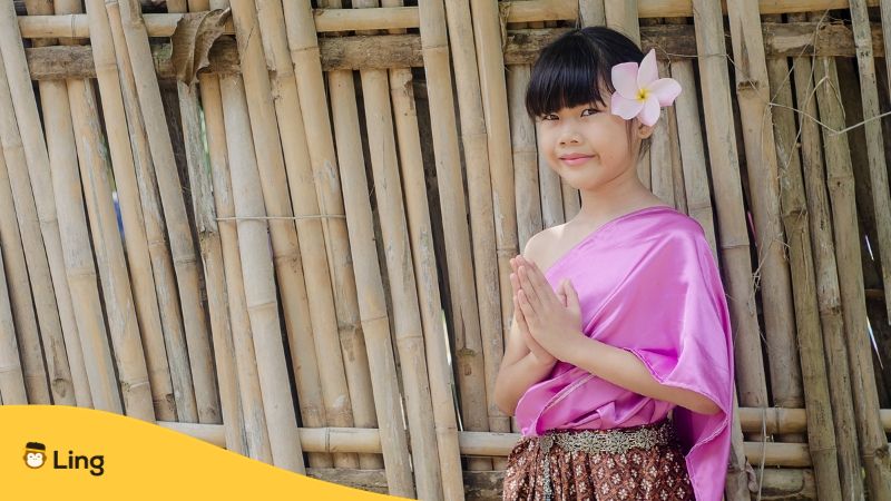 태국어 꿀팁 02 와이하는 태국 소녀
Thai language tips 02 Thai girl doing Wai