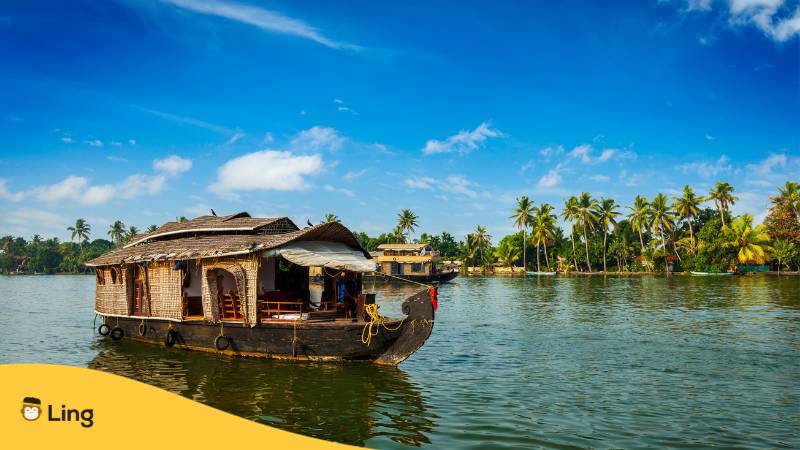 Hausboot auf den Backwaters von Kerala. Leitfaden zum Essen bestellen auf Malayalam mit der Ling-App.

