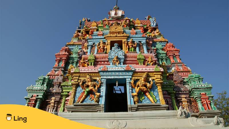 Traditioneller Hindu-Tempel, Südindien, Kerala. Entdecke Malayalam Sprichwörte. Lerne Malayalam mit der Ling-App.
