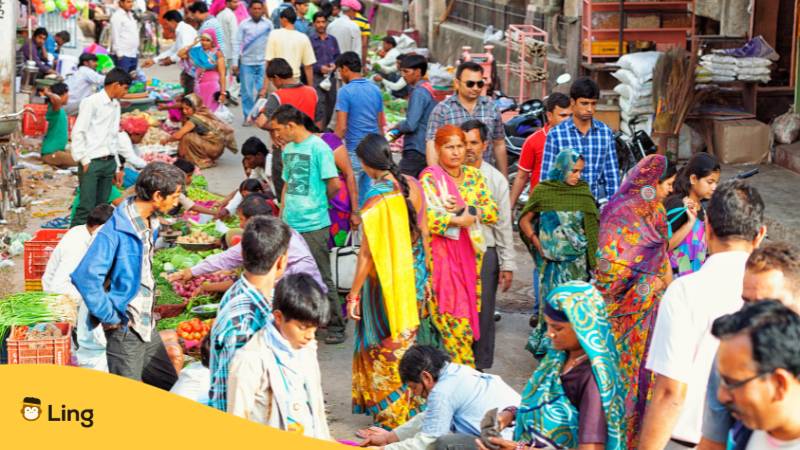 Eine Straße voller Menschen in Jaipur, Indien. Lerne über 100 Vokabeln für deinen Business-Wortschatz auf Malayalam.