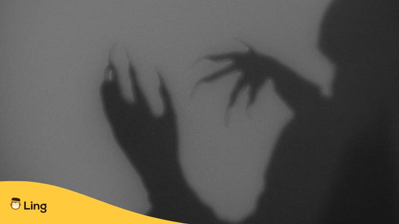 Schatten der Hexe mit langen Nägeln. Lass dich von Malayalam Geistergeschichten gruseln mit der Ling-App.