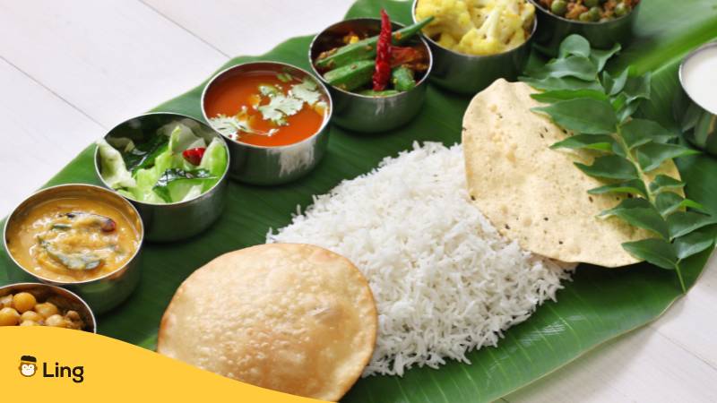Südindische Gerichte auf Bananenblatt. Lerne Vokabeln zum Essen auf Malayalam mit der Ling-App.