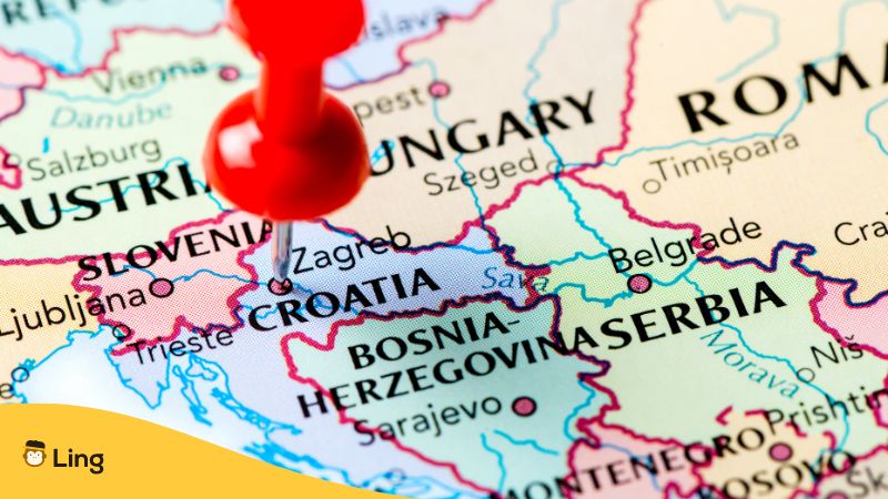 Eine Nadel ist auf das Land Kroatien in eine Landkarte gepinnt. Lerne Kroatisch mit der Ling-App!