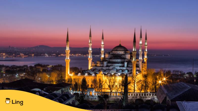 Sultan Ahmet Camii - Blaue Moschee in Istanbul, Türkei. Türkischer Kalender & 9 wichtige Feiertage, die du kennen solltest. Lerne Türkisch mit der Ling-App.
