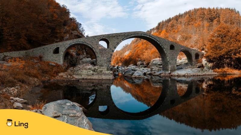 Teufelsbrücke oder Dyavolski-Most-Fußgängerbrücke. Entdecke 6 gespenstische Orte in Bulgarien und die besten Gruselorte zum Erkunden. Lerne Bulgarisch mit der Ling-App.
