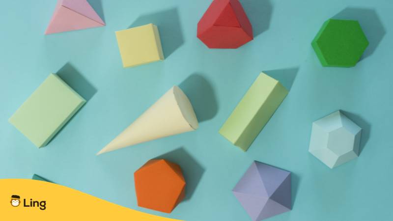 Origami Papier, geometrische Formen. Lerne 10+ einfache Formen auf Türkisch zum Erweitern deines Wortschatzes mit der Ling-App.
