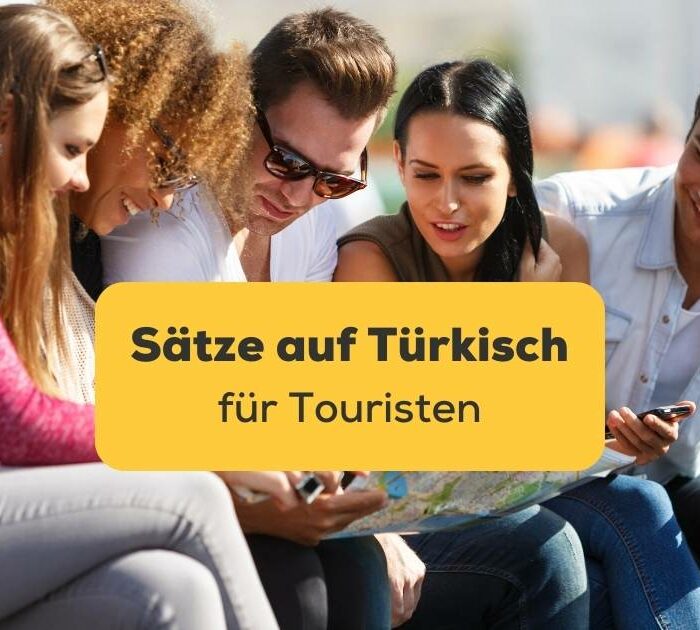 Touristen mit Karte in Istanbul. Lerne 100 einfache Sätze auf Türkisch für Touristen mit der Ling-App.