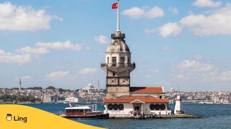 Jungfrauenturm in Istanbul. Lerne 20 lustige türkische Redewendungen und Ihre Bedeutungen mit der Ling-App. 
