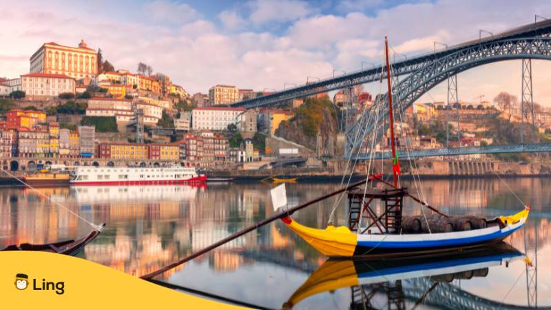 Porto, Portugal. Lerne die 3 einfachsten Wörter, die du lernen solltest, Ja Nein Ok auf Portugiesisch mit der Ling-App. 
