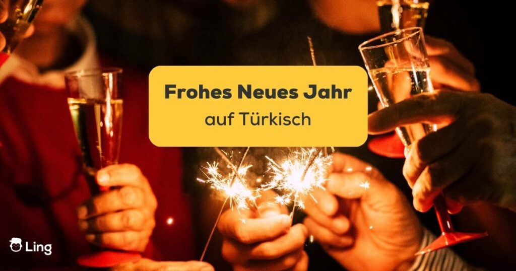 Nahaufnahme von Menschen feiern Silvester mit Wunderkerzen. Lerne ein frohes neues Jahr auf Türkisch zu sagen und 6 großartige weitere Ausdrücke. Lerne Türkisch mit der Ling-App.