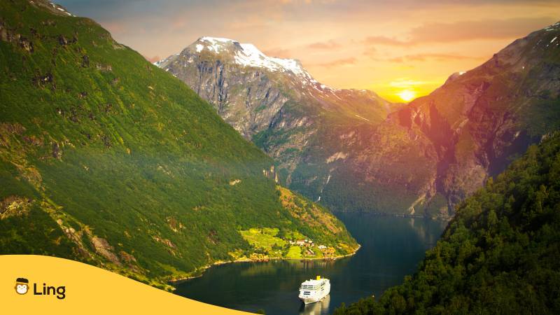 Wunderschöne norwegische Landschaft bei Sonnenuntergang. Entdecke die 10 besten Wege Norwegisch zu lernen!