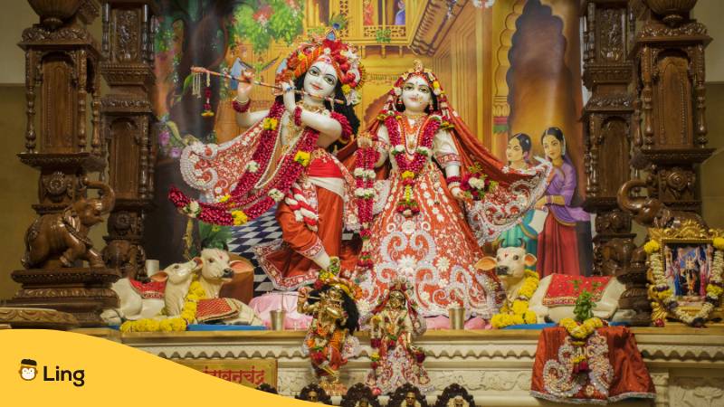 Dol Der Gottheit Radha Krishna. Iskcon-Tempel, Pune, Maharashtra. Erfahre Warum Es Kein Marathi Bei Duolingo Gibt? Und Entdecke Die Beste App, Um Marathi 2024 Zu Lernen!