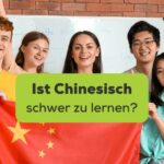 Junge Studenten mit chinesischer Flagge in der Sprachschule Ist Chinesisch schwer zu lernen? Erfahre die 4 faszinierenden Schritte, um loszulegen mit der Ling-App.