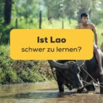 Bauer reitet auf einem Büffel. Ist Lao schwer zu lernen? Entdecke 6 faszinierende Tipps, um schneller Erfolge zu erzielen!