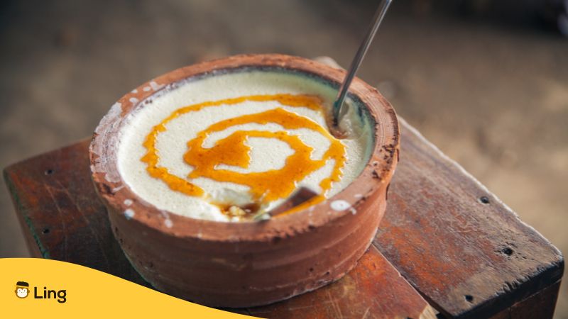 Juju Dhau. Nepalesischer Joghurt. Lerne mit Ling die unterschiedlichen nepalesischen Nachspeisen.