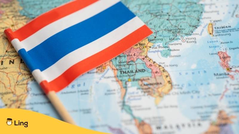Flagge von Thailand auf der Weltkarte. Erfahre warum es kein Thai bei Duolingo gibt? Entdecke die 2 faszinierensten Alternativen für 2024?