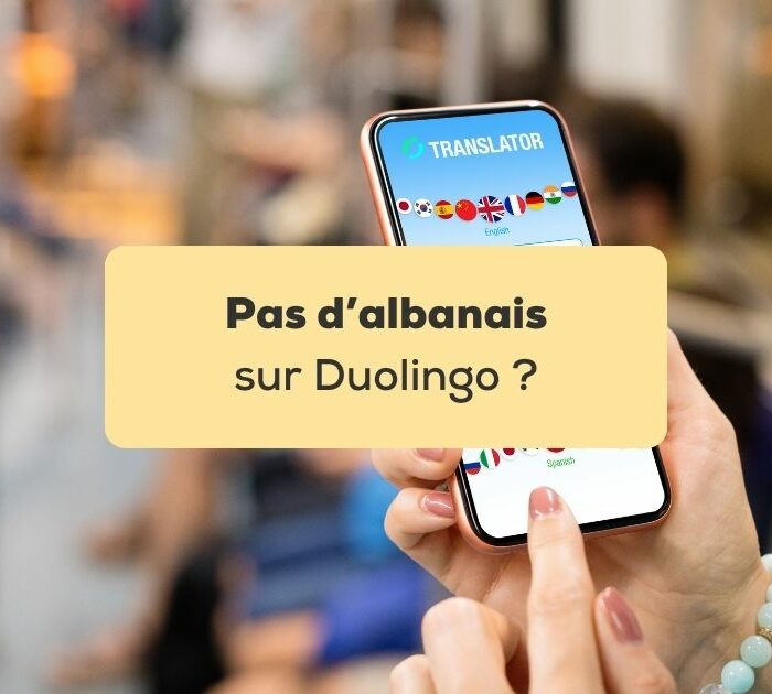 pas d'albanais sur duolingo Maintenant un smartphone avec une application de langues affichée à l'écran