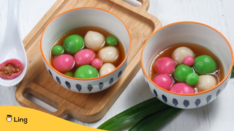 Tang Yuan sweet dumpling ball is a traditional Chinese sweet dessert for Mid-Autumn or Dongzhi (winter solstice festival) and Chinese New Year. In Indonesia, it is called ronde (wedang ronde).