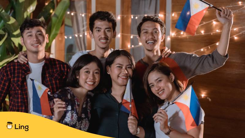 Freunde feiern philippinischen nationalen Unabhängigkeitstag.
Der perfekte Guide zum Alltag auf den Philippinen!
