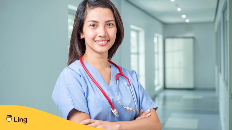 Krankenschwester in modernen thailändischen Krankenhaus. Entdecke 14 wichtige Fakten für Expats für ein Leben in Thailand.