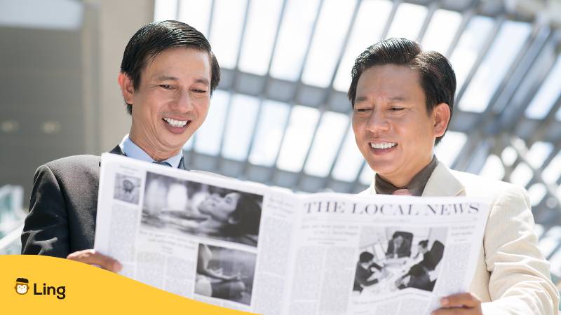 Zwei Thai-Geschäftsmänner lesen die Lokalnachrichten. Nachrichten auf Thai lesen, lerne mit unserer Liste an 32 fantastischen Websites, um fließend zu werden!