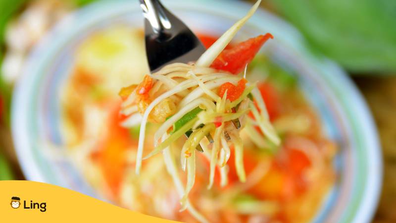 Som Tam. Entdecke scharfes Thai Essen, 9 Gerichte, die du unbedingt probieren musst!