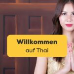 Thailändische Frau begrüßt mit einem Wai und sagt Willkommen auf Thai.