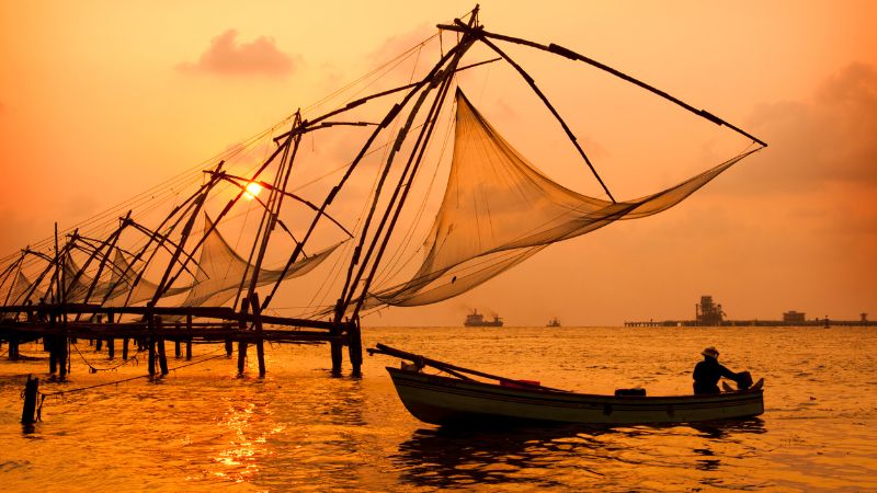 alphabet malayalam
bateaux de pêche et coucher de soleil dans la région de Kerala en Inde