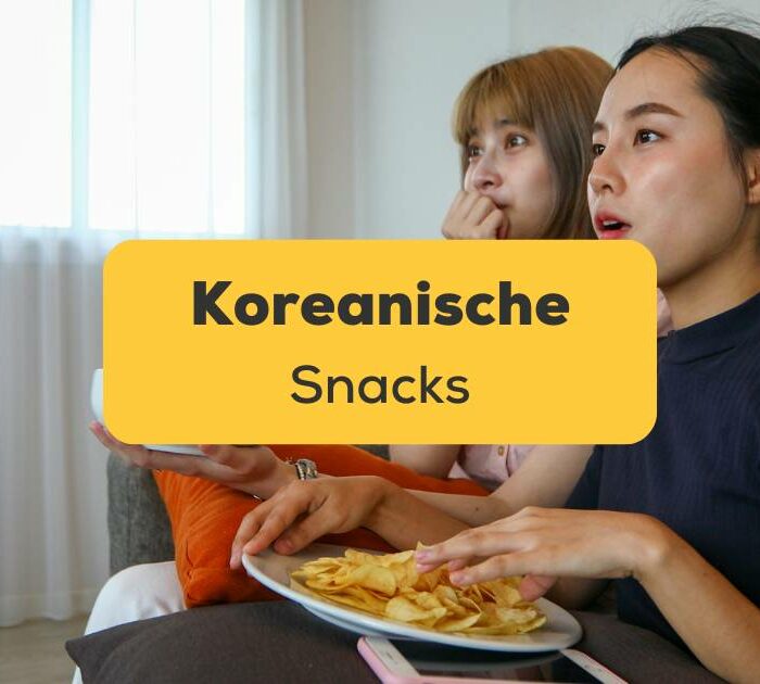 Freundinnen essen, während sie ein K-Drama sehen, koreanische Snacks. Entdecke über 25 leckere koreanische Snacks mit Ling!