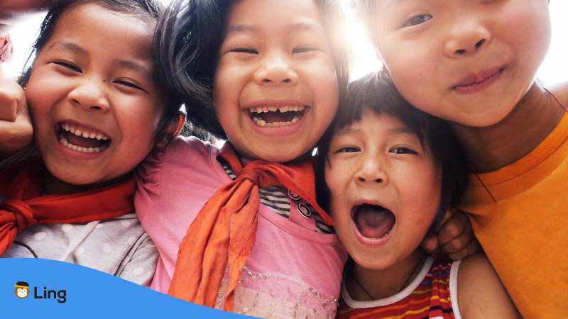 Thailändische Kinder Lachen Über Sprichworte Auf Thai