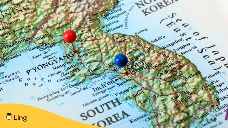Koreanische Halbinsel auf Landkarte mit Pinnnadel auf Süd und Nordkorea. Entdecke die koreanische Kultur mit Ling!
