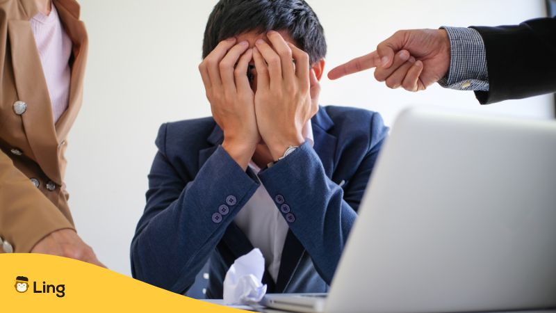 Mann Ist Auf Der Arbeit Verzweifelt Und Wird Beschimpft