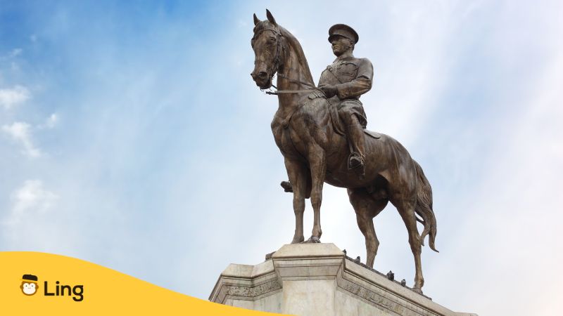 A statue of Atatürk on the horse-Commemoration of Atatürk-Ling