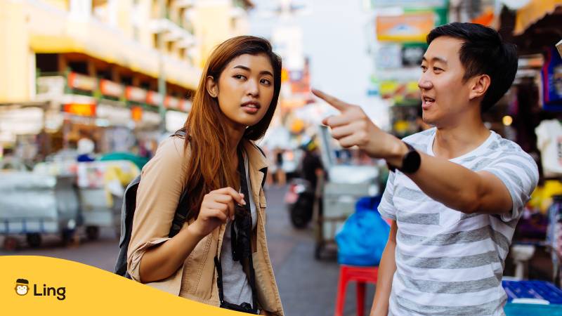 Thailänder Zeigt Reisende Den Weg Auf Thailands Straßen