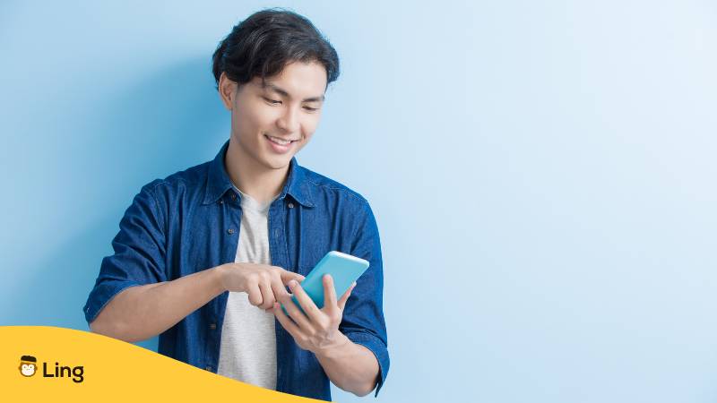 Thai Schreibt Seinen Neuen Freund Eine Nachricht