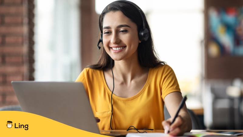 Junge Tamil Lernende Beim Online Lernen
