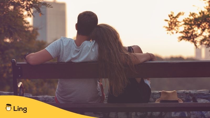 Pareja En Una Banca