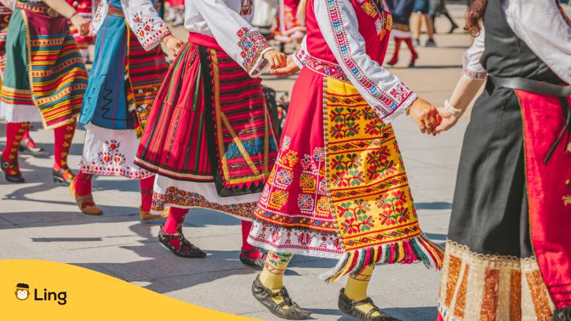 Bulgarische Frauen Praktizieren Ein Traditionellen Tanz