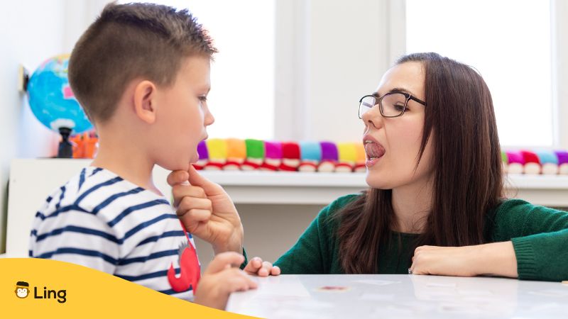 A Mother Is Teaching His Son The Pronunciation Of A – Ray (ڑ)