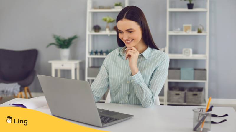 Junge Frau Lernt Online Die Georgische Sprache
