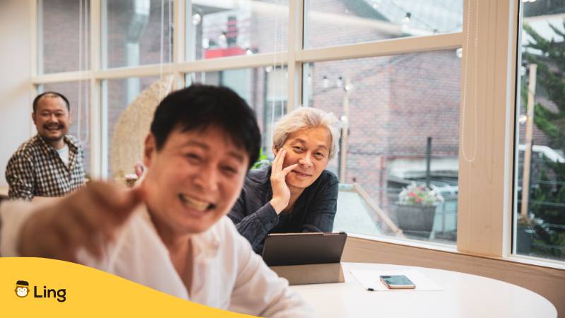 Koreanische-Kollegen Lachen Über Koreanische Witze