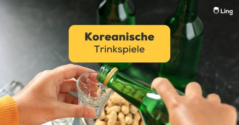 Koreaner Schenkt Soju In Ein Glas Ein. Entdecke 5 Tolle Und Lustige Koreanische Trinkspiele