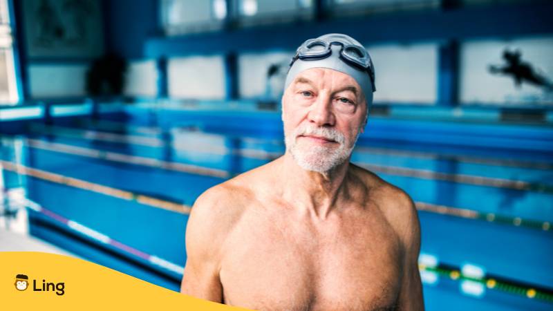 Älterer Herr In Schwimmbad