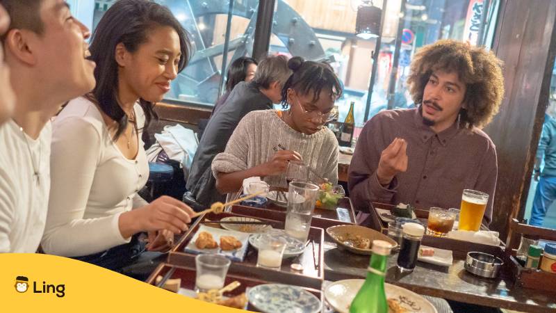 Expats Beim Gemeinsamen Essen
