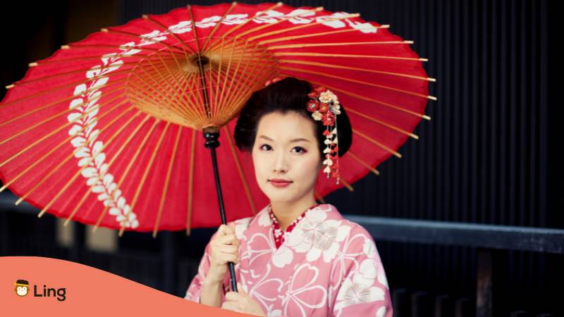 Junge Japanerin Trägt Kimono Und Hält Roten Schirm