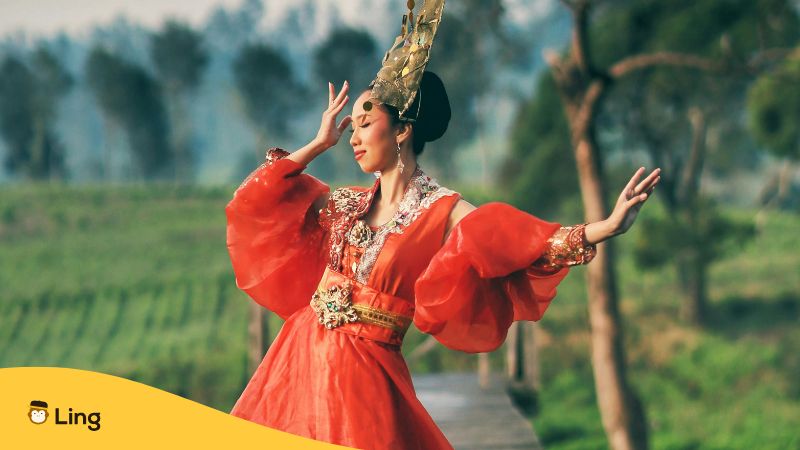 A Photo Of A Sundanese Woman