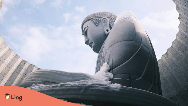 Majestatische Buddha Statue
