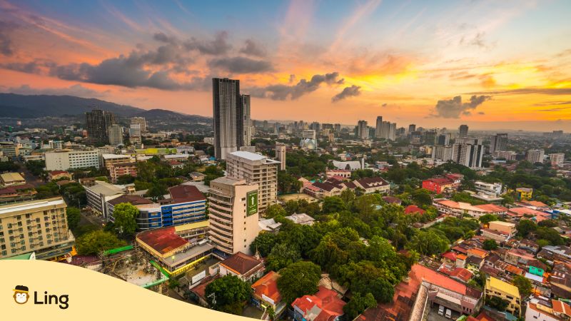 Pas De Cebuano Sur Duolingo Vue Panoramique Montrant La Ville De Cebu Aux Philippines À L'aube