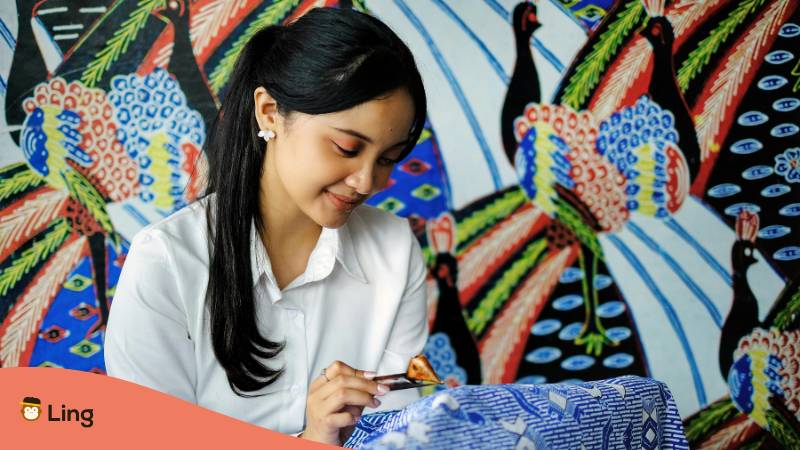 Traditionelle Batik Handwerkerin In Westjava